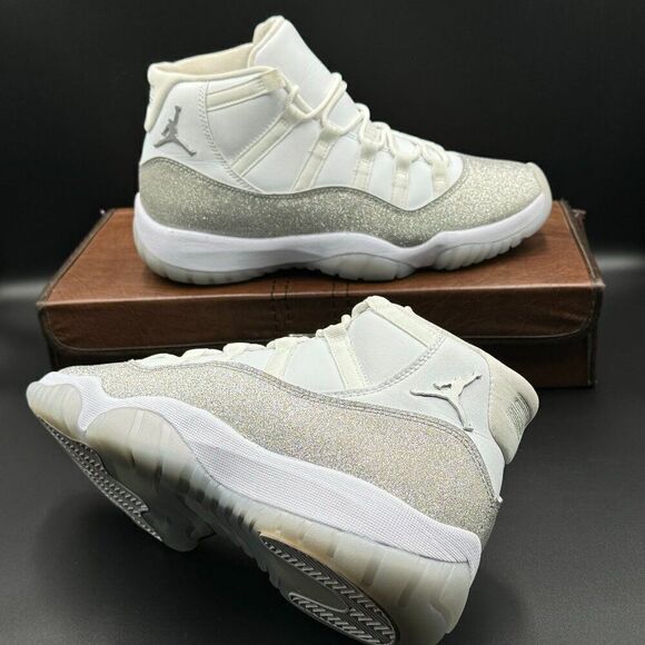 Wmns Air Jordan 11 Retro 'Vast Grey' - Picture 4 of 9